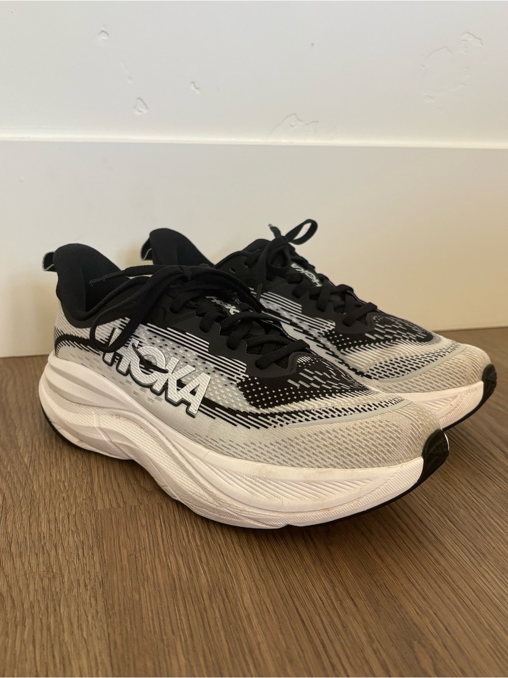 Women’s Hoka Skyflow Shoes Size 8